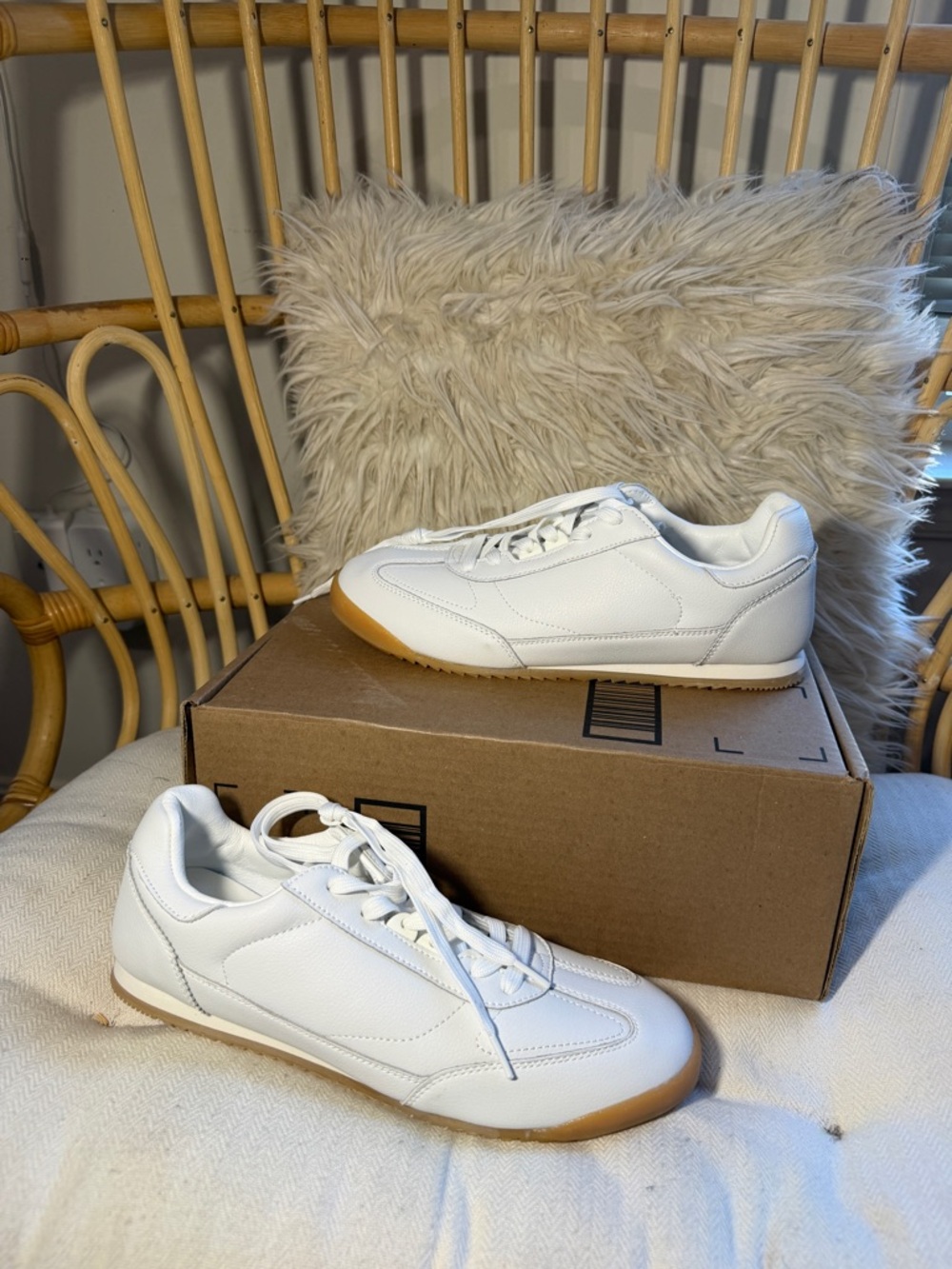 Lucky Step Air Cooled White Sneakers Size 10 Women Casual Gum Sole Shoes